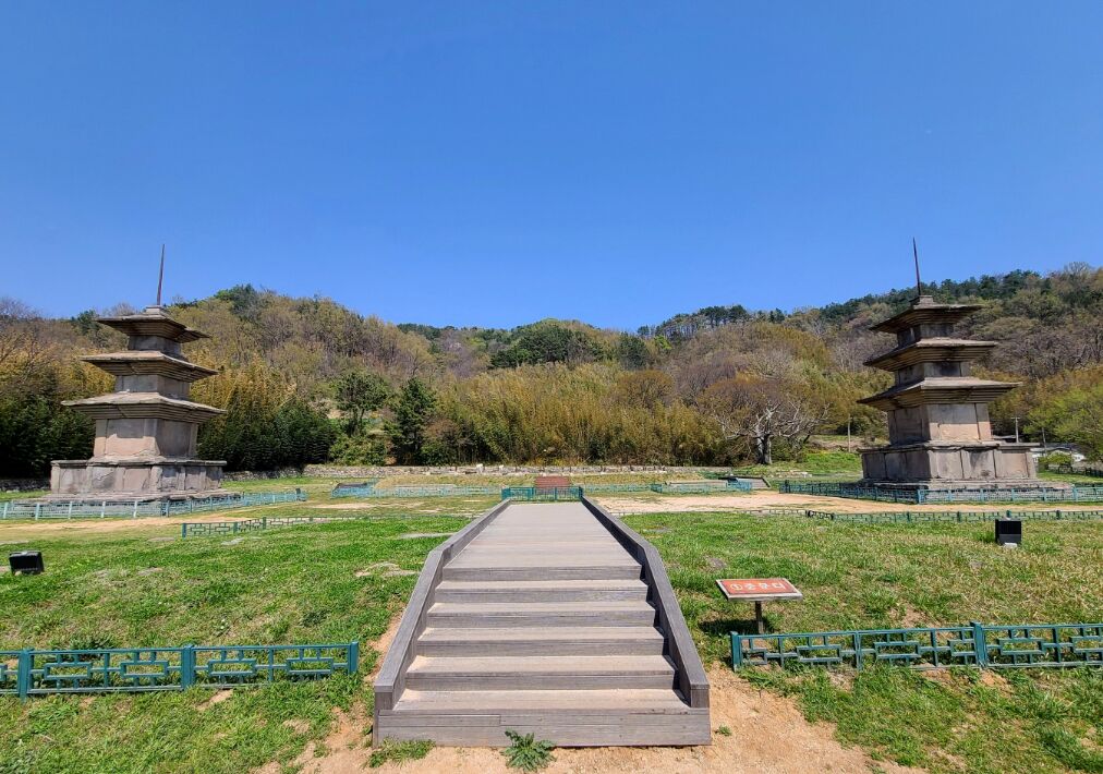 경주감은사지삼층석탑